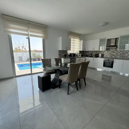 Aura Livadia, Larnaca * Λιβάδια