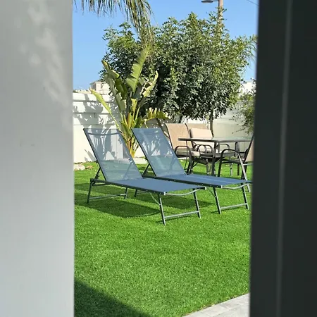 Βίλα Aura Livadia, Larnaca