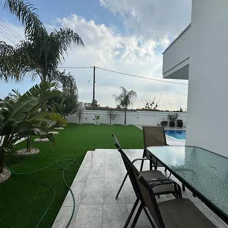 Villa Aura Livadia, Larnaca *